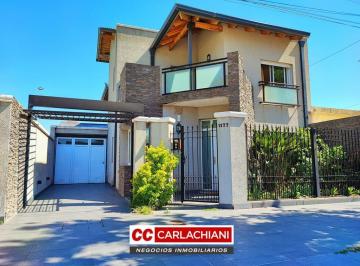 Casa · 237m² · 7 Ambientes · 1 Cochera · Casa - Las Parejas
