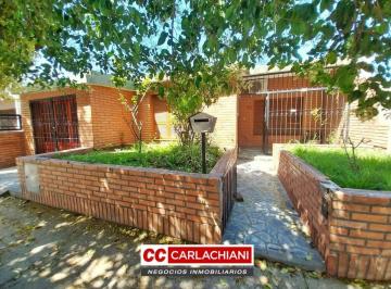 Casa · 125m² · 3 Ambientes · 1 Cochera · Casa en Las Parejas