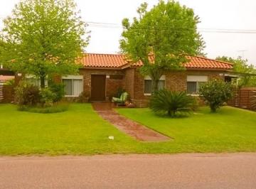 Casa · 200m² · 6 Ambientes · 1 Cochera · Venta Casa Atlántida Cinco Dorm.