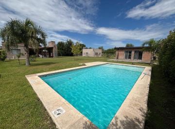 Casa · 1015m² · 2 Dormitorios · Venta Casa Barrio Las Tardes, Roldan.