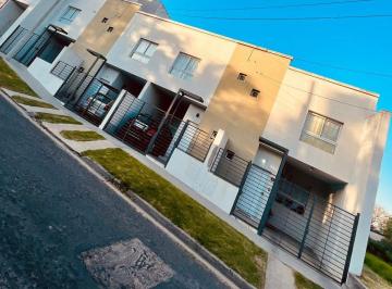 Casa · 66m² · 4 Ambientes · 1 Cochera · Casa Dúplex 2 Dorm. con Patio/cochera