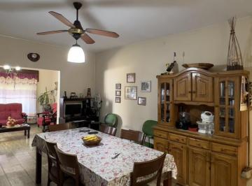 Casa de 4 ambientes, Rosario · Venta Casa de 2 Dorm. en Tiro Suizo con Galpón