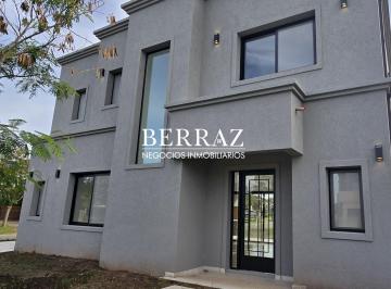 Casa · 153m² · 5 Ambientes · 2 Cocheras · Casa Venta 4 Dorm. Lote de 500 m² Barrio Santa Elena, Pilar del Este