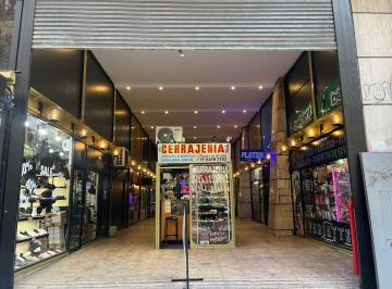 Local comercial · 20m² · 1 Ambiente · Local Comercial en Alquiler – Av de Mayo 1269, Galería.