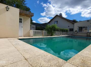 Casa · 203m² · 5 Ambientes · 1 Cochera · Venta Casa 5 Ambientes Piscina Jardin Galeria Cerrada con Parrilla en Maschwitz.