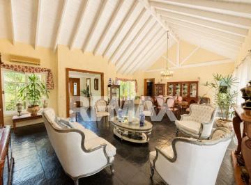 Casa · 338m² · 6 Ambientes · 4 Cocheras · Venta Casa de 6 Ambientes en Carmel Country Club