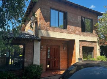 Casa · 180m² · 5 Ambientes · 1 Cochera · Casa Chalet en Venta en Mapuche Country Club, Pilar, G. B. a. Zona Norte