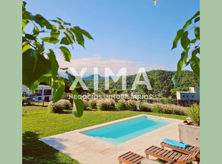 Casa · 240m² · 3 Dormitorios