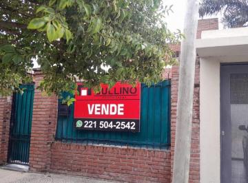 Casa de 4 ambientes, La Plata · Casa Amplia, Tres Dorm.