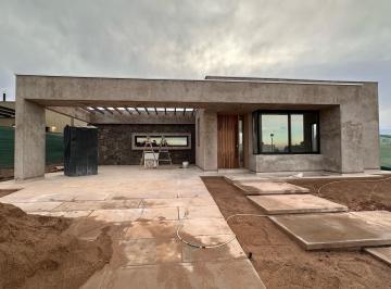 Casa · 207m² · 4 Ambientes · 2 Cocheras · Casa en Chacras de Coria
