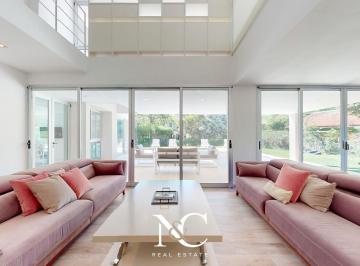 Casa · 414m² · 8 Ambientes · 3 Cocheras · Casa en Venta en Abril Club de Campo, Barrio Lago