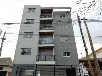 Departamento de 2 ambientes, Avellaneda · Dos Ambientes por Escalera con Espacio Guardacoche