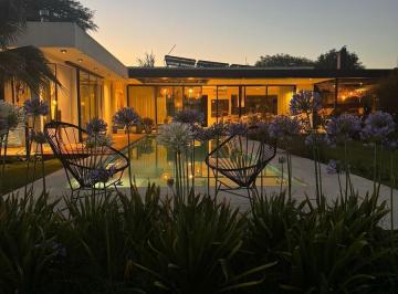 Casa · 366m² · 4 Ambientes · 2 Cocheras · Casa de 3 Dorm. en Cañuelas Country Golf