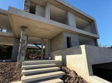 Casa · 394m² · 6 Ambientes · 2 Cocheras · Casa en Estancia El Terrón – 3 Dorm., Cava y Subsuelo – Entrega 2026