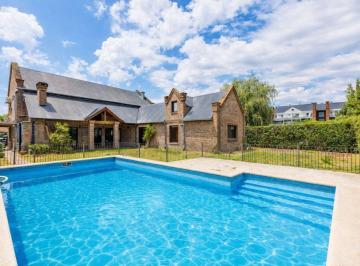 Casa · 290m² · 6 Ambientes · 4 Cocheras · Venta Casa en Barrio Cerrado El Portillo - Pilar