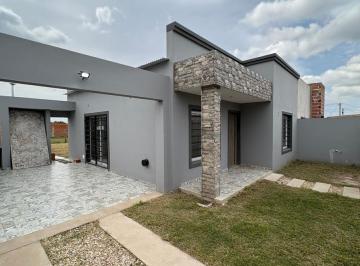 Casa · 63m² · 3 Ambientes · Casa a La Venta en Barrio Los Prados, Empalme Lobos
