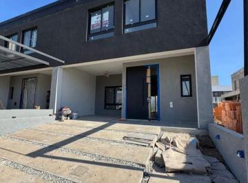 Casa · 160m² · 3 Ambientes · 2 Cocheras · Dúplex en Venta 3 Dorm en Colinas de Manantiales