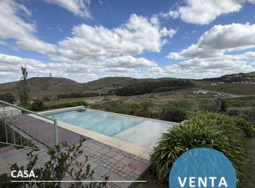 Casa · 2000m² · 4 Ambientes · 1 Cochera · Casa Altos Aires a La Venta.