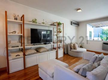 Casa · 170m² · 3 Dormitorios · 2 Cocheras · Casa de Categoria en Venta en City Bell