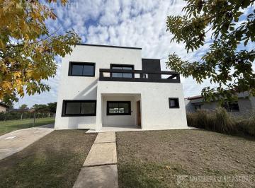Casa · 224m² · 6 Ambientes · Casa en San Pablo
