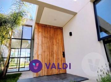Casa · 220m² · 4 Ambientes · 2 Cocheras · Casa en Venta en Lagos de Canning