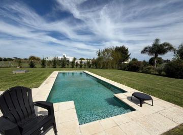 Casa · 1100m² · 4 Ambientes · 4 Cocheras · Casa en Alquiler 4 Ambientes en Haras Santa Maria, Escobar, Gba Norte