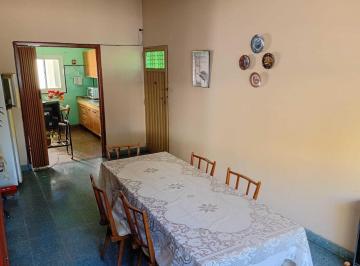 Casa · 130m² · 3 Ambientes · Venta Casa 3 Amb con Patio, Jardin y Terraza.