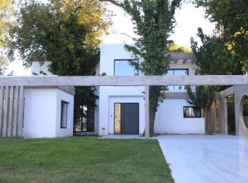 Casa · 247m² · 5 Ambientes · 1 Cochera · Casa en Venta en Greenville Polo Resort