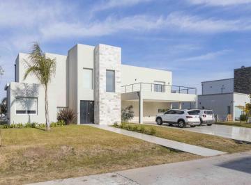 Casa · 253m² · 5 Ambientes · 4 Cocheras · Venta Casa en El Principado Canning