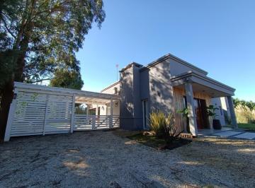 Casa · 270m² · 6 Ambientes · Casa en Venta - 5 Dorm. 4 Baños - Deportivo I
