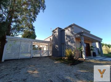 Casa · 270m² · 6 Ambientes · Casa en Venta - 5 Dorm. 4 Baños - Deportivo I