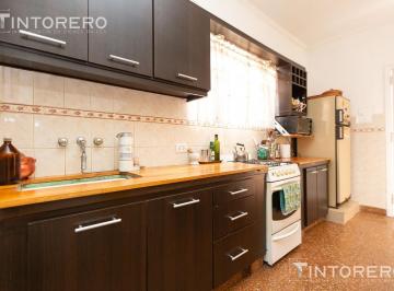 Casa · 85m² · 3 Ambientes · 3 Cocheras · Venta Casa 3 Ambientes con Jardin en Padua Sur. Apto Crédito.