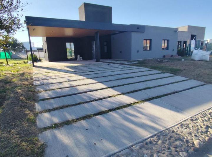 Casa · 136m² · 7 Ambientes · 2 Cocheras