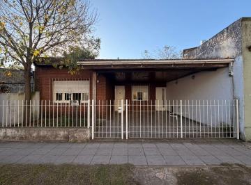 Casa de 3 ambientes, Almirante Brown · Casa de 3 Ambientes en Buena Ubicación