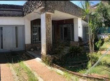 Casa · 180m² · 3 Ambientes · 3 Cocheras · Casa en Venta - 2 Dorm. 2 Baños - Cochera - Haedo, Morón