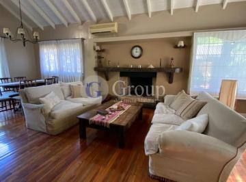 Casa · 268m² · 5 Ambientes · 2 Cocheras · Casa en Venta en Galápagos, Pilar con Pileta
