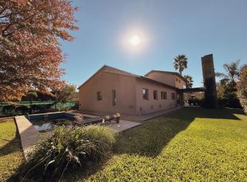 Casa · 225m² · 7 Ambientes · 2 Cocheras · Funes Hilss Miraflores - Casa de 4 Dorm. con Pileta en Venta - Barrio Privado, Funes