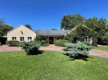 Casa de 6 ambientes, Ituzaingó · Chalet en Alquiler, Los Pingüinos