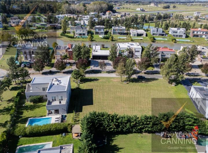 Terreno · 680m²