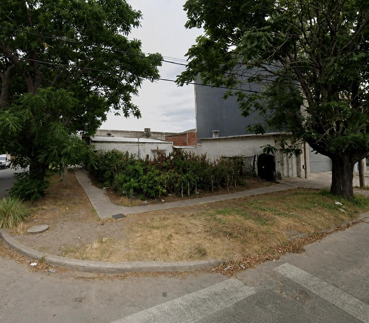 Lote de esquina de 284m2. Excelente lote ubicado sobre una de las avenidas más importantes de la ciudad, con gran circulación y conectividad.