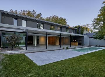 Casa · 268m² · 5 Ambientes · 2 Cocheras · Casa de 3 Dorm. en Venta en Las Lomas - San Isidro
