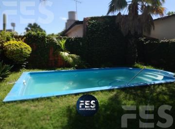 Casa · 160m² · 4 Ambientes · 2 Cocheras · Casa en Venta de 4 Ambientes con Piscina, San Antonio de Padua, Merlo