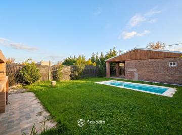 Casa · 90m² · 4 Ambientes · 2 Cocheras · Venta | Permuta - Dos Casas de 1 Dormitorio Cada Una con Jardin y Pileta - Las Tardes, Roldán.
