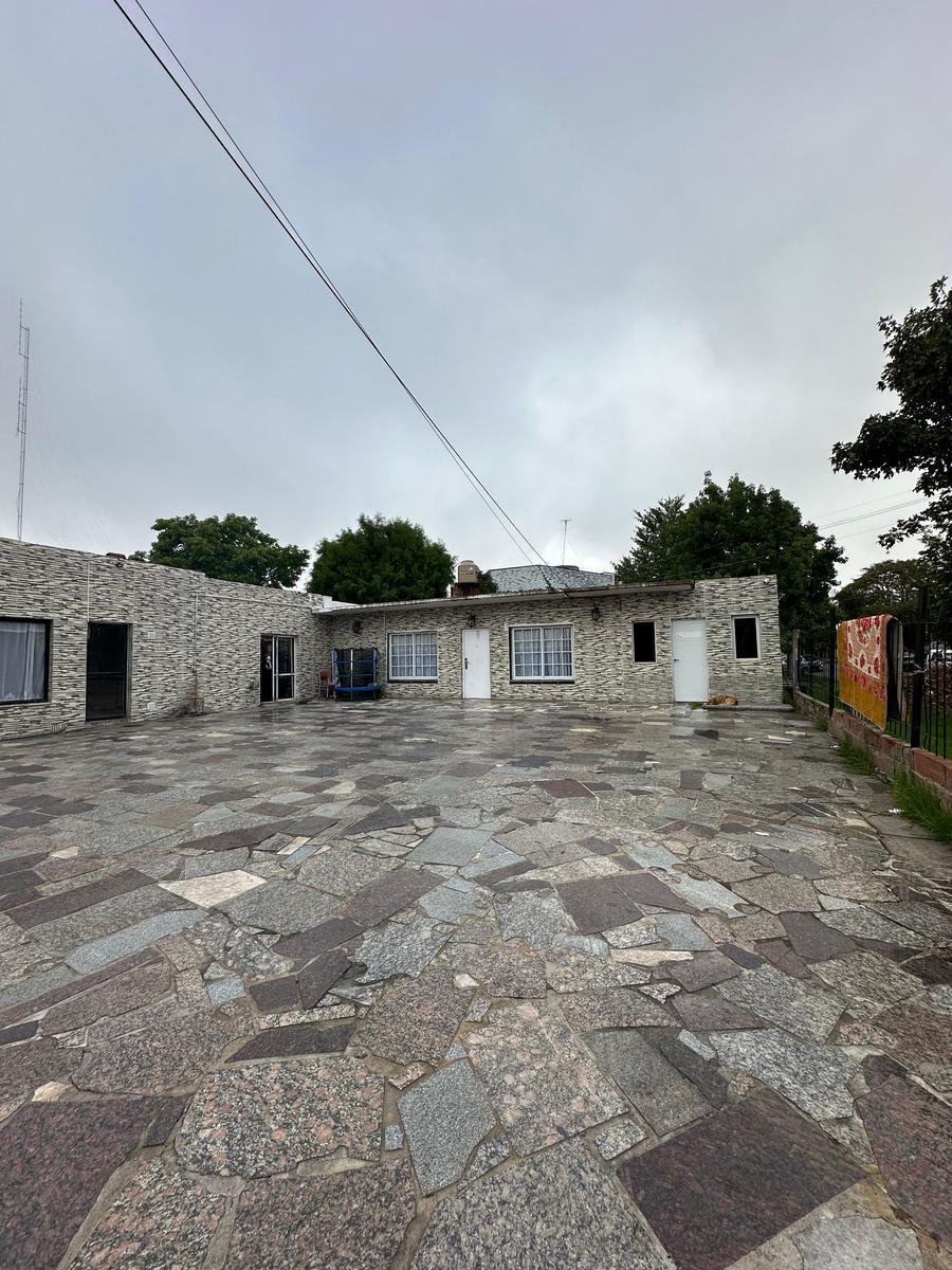Casa 4 amb, 200m² con patio y taller — Cercanía a Av. Independencia