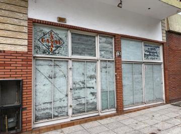 Local comercial de 2 ambientes, Pompeya · Local con Dependencias