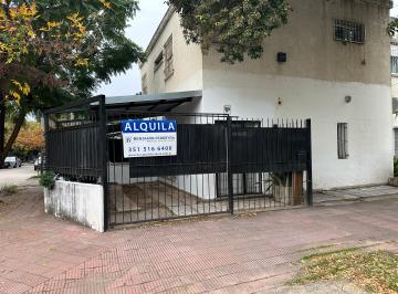 Casa de 2 ambientes, Córdoba · Casa PH en Alquiler de 1 Dormitorio con Cochera en Barrio Jardin