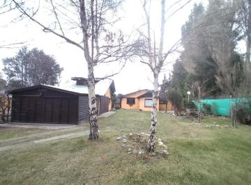 Casa · 130m² · 3 Ambientes · 2 Cocheras · Casa en Terreno Grande en Barrio Costa del Sol