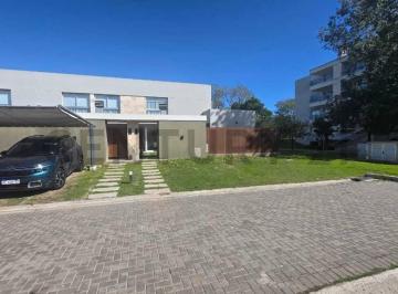 Casa · 120m² · 5 Ambientes · 2 Cocheras · Alquiler Casona en Fincas de Hudson | 3 Dorm. + Playroom | Barrio Premium