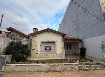 Casa · 110m² · 4 Ambientes · 1 Cochera · Casa en Carapachay
