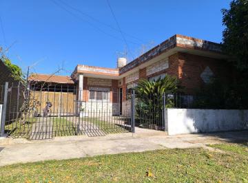 Casa de 4 ambientes, Berazategui · Casa 4 Ambientes con Departamento de 2 Ambientes Al Fondo – Excelente Lote de 10 X 46 – Berazategui.